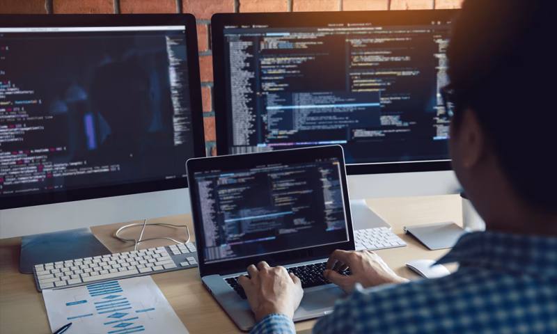数据科学选型:R与Python如何赋能宜城市网站建设?